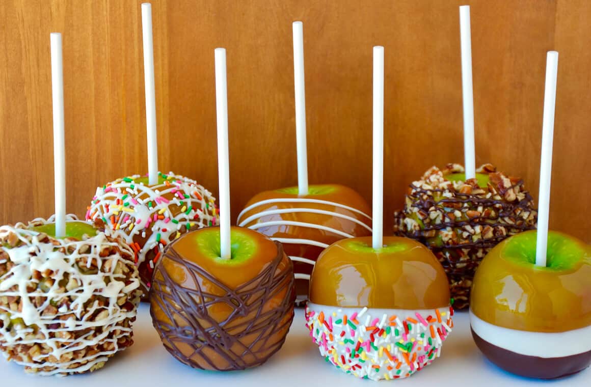 Bee chocolate candy apples, candy table. Bee themed. 10 apples.